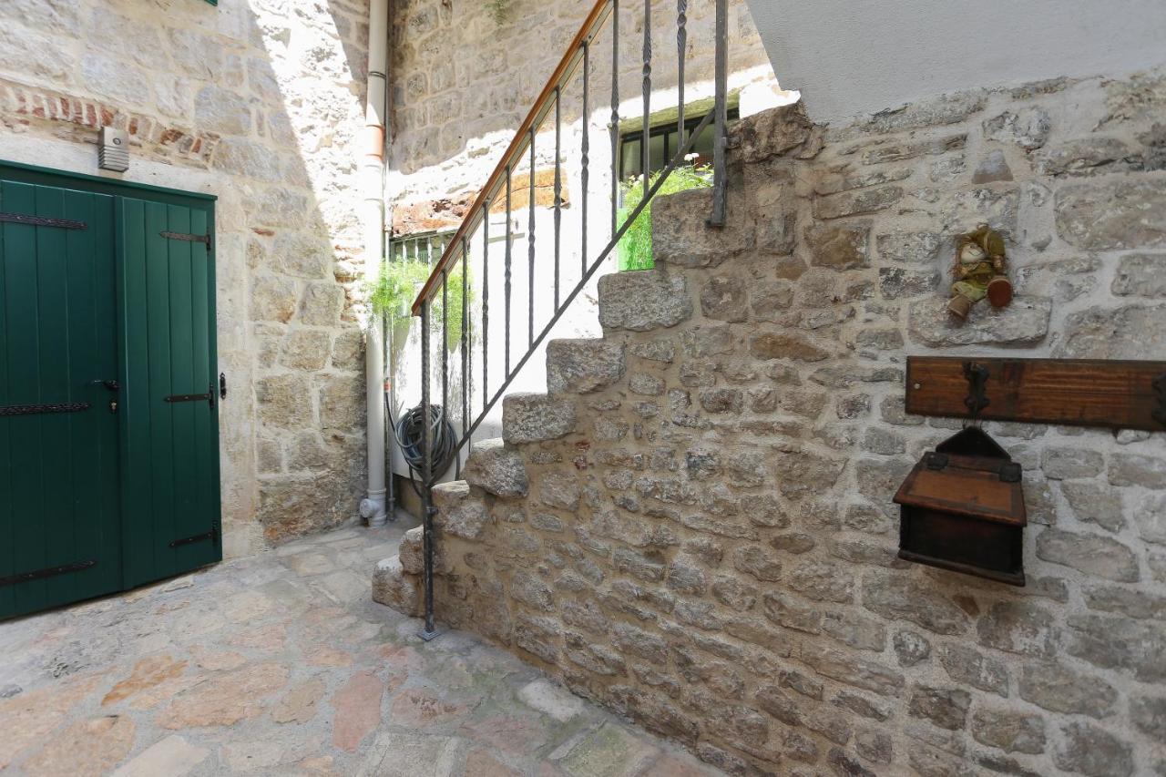 Apartments Salvezani Split Bagian luar foto
